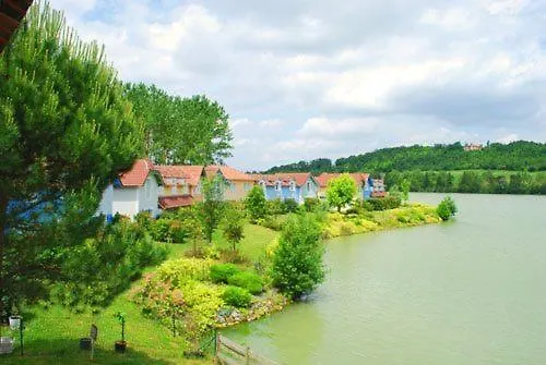 Villa Charmante Maisonette au bord du lac avec piscine à Marciac