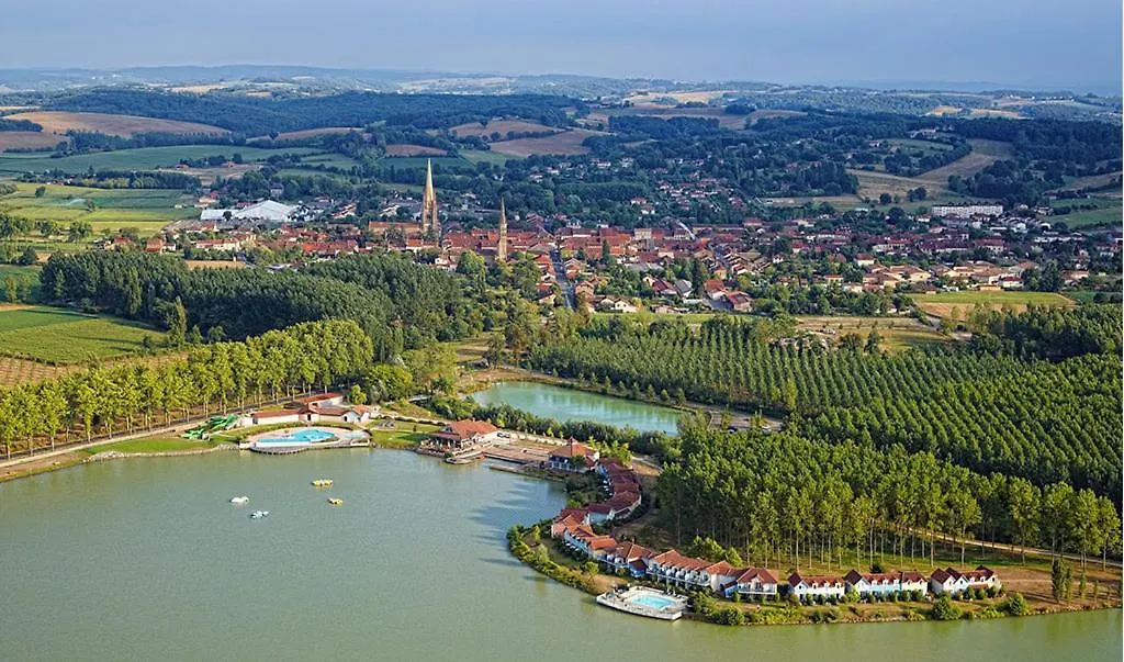Hébergement de vacances Villa Charmante Maisonette au bord du lac avec piscine à Marciac