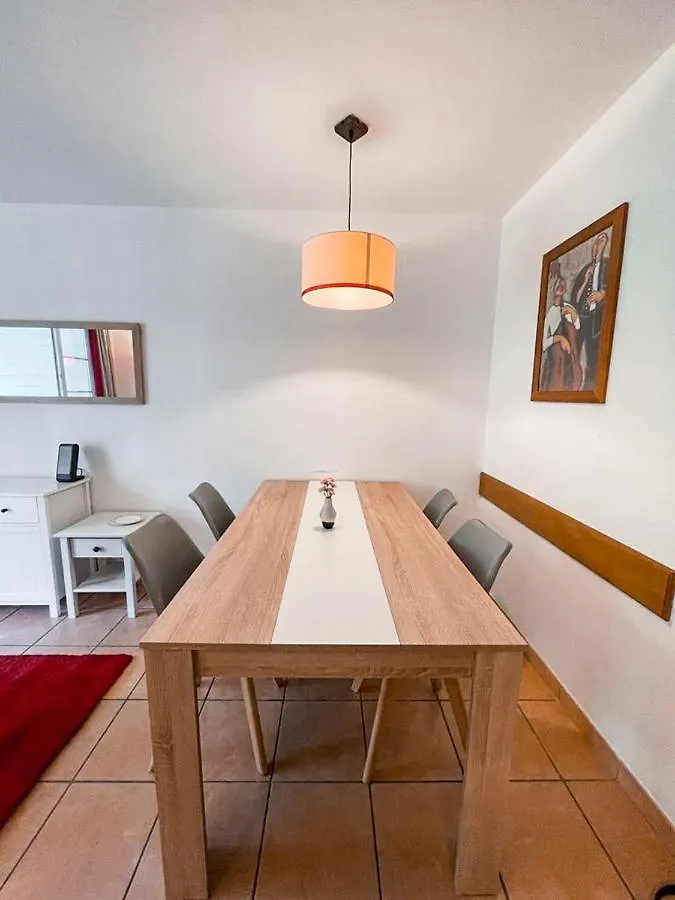 Hébergement de vacances Villa Charmante Maisonette au bord du lac avec piscine à Marciac France