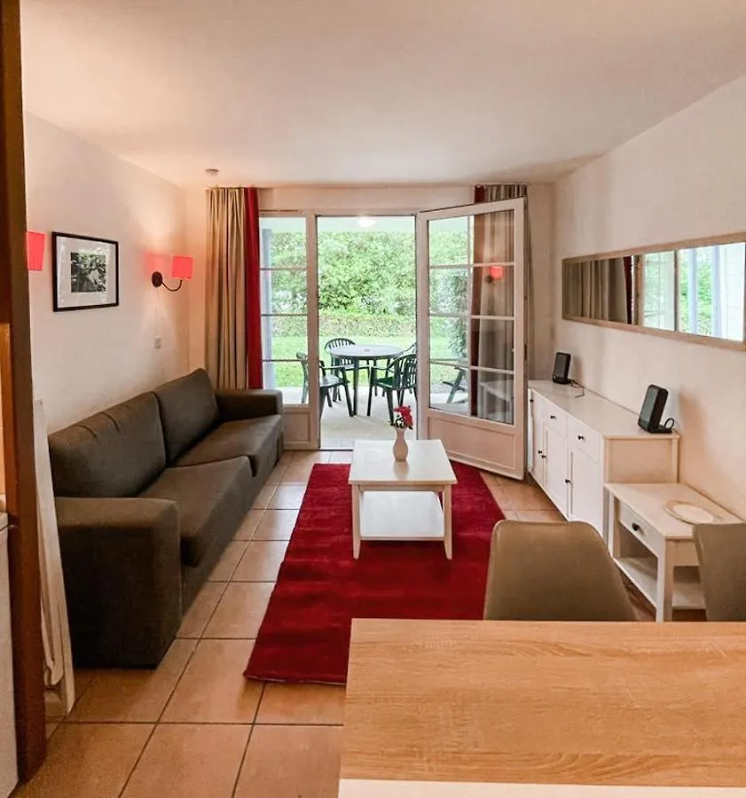 Villa Charmante Maisonette au bord du lac avec piscine à Marciac