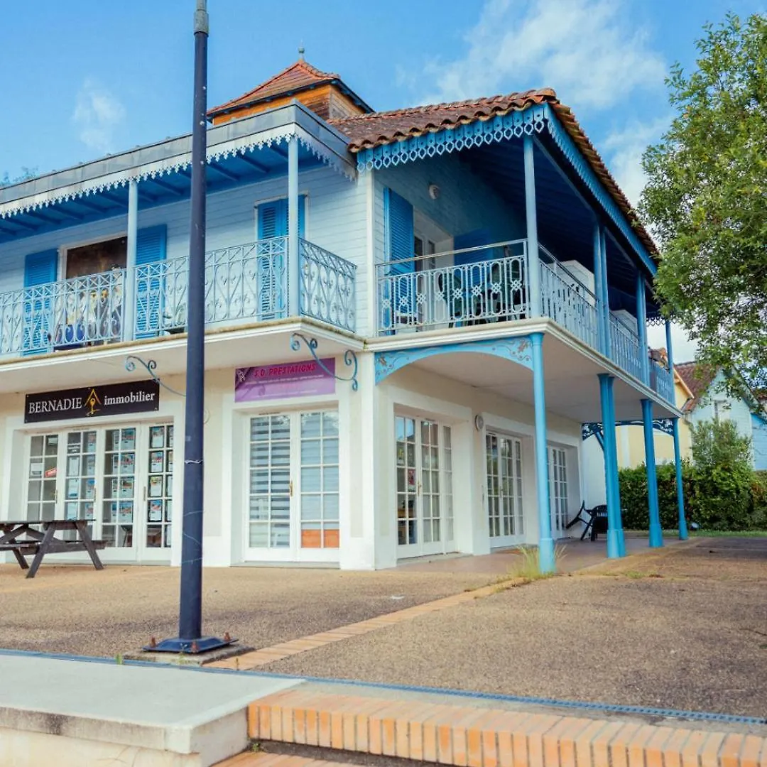 Villa Charmante Maisonette au bord du lac avec piscine à Marciac